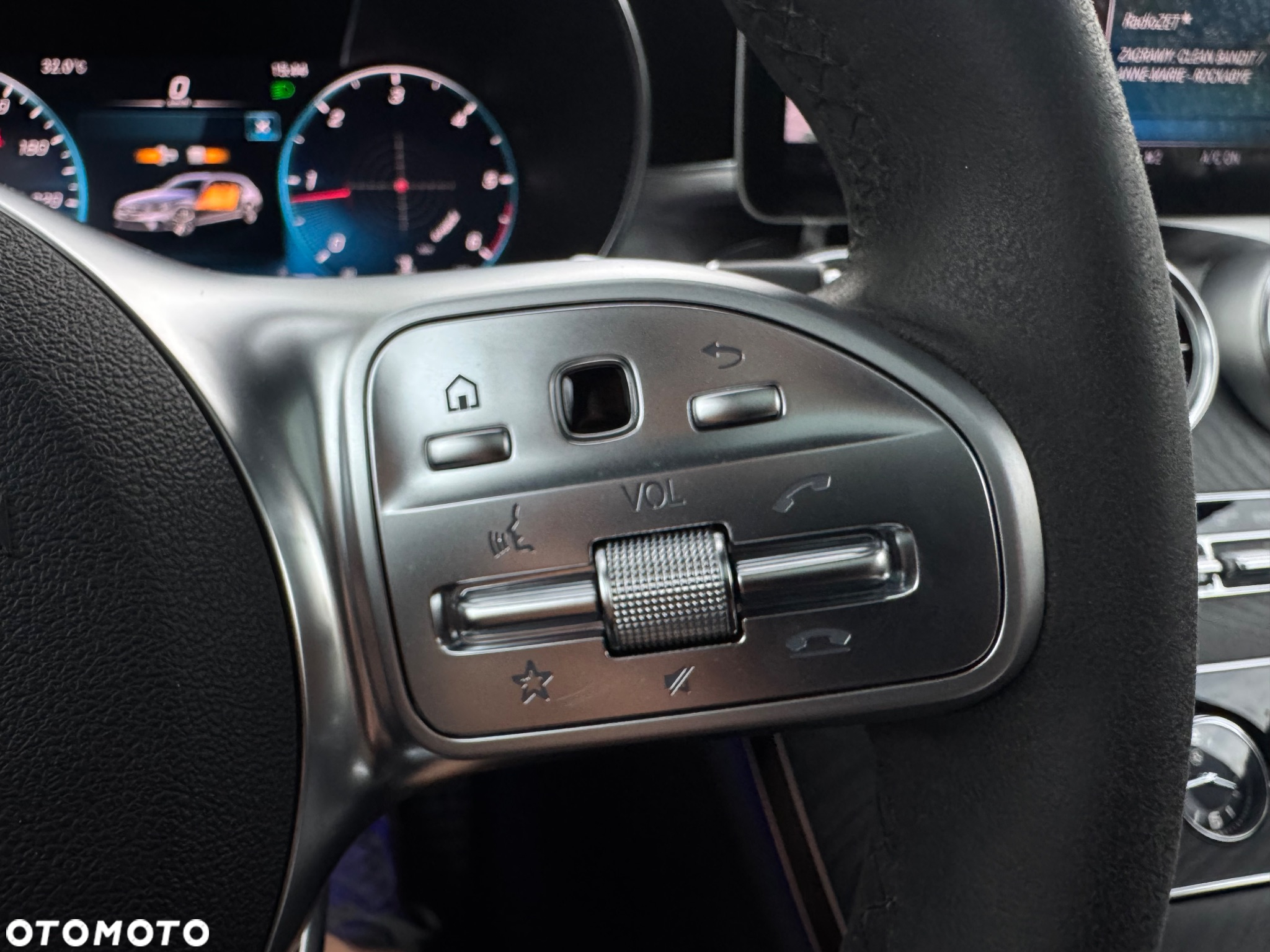 Mercedes-Benz Klasa C 220 d 4Matic T 9G-TRONIC Edition AMG Line - 29