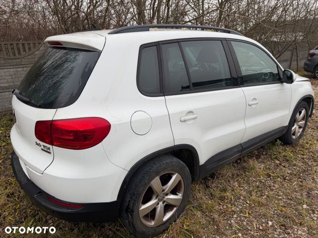 Volkswagen Tiguan 2.0 TDI DPF BlueMotion Technology Exclusive - 11