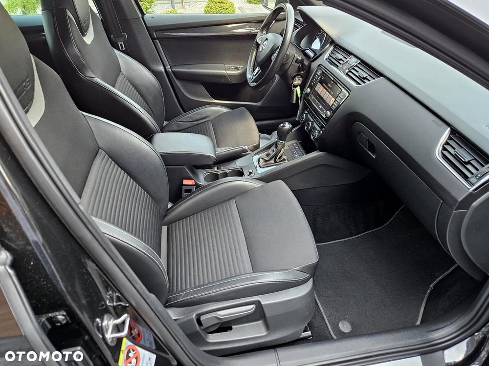 Skoda Octavia 2.0 TDI DSG RS - 25