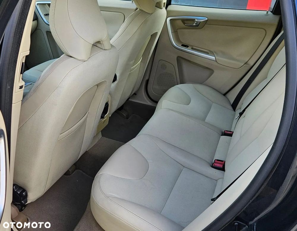 Volvo XC 60 D5 AWD Momentum - 15