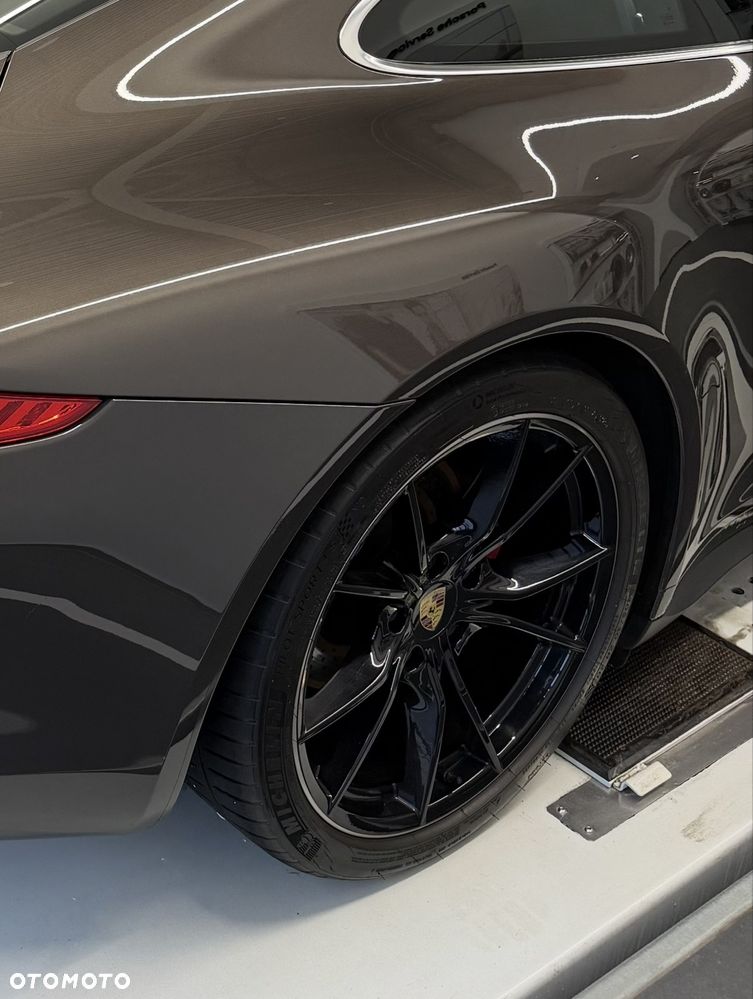 Porsche 911 Carrera 4S PDK - 18