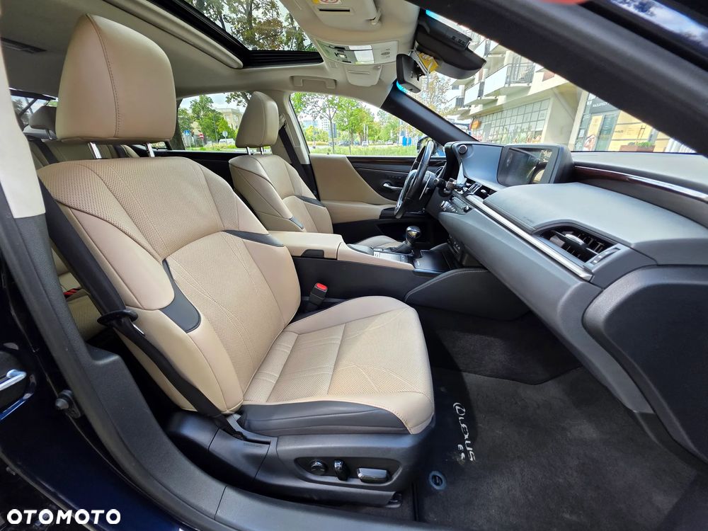 Lexus ES 300h Prestige - 35