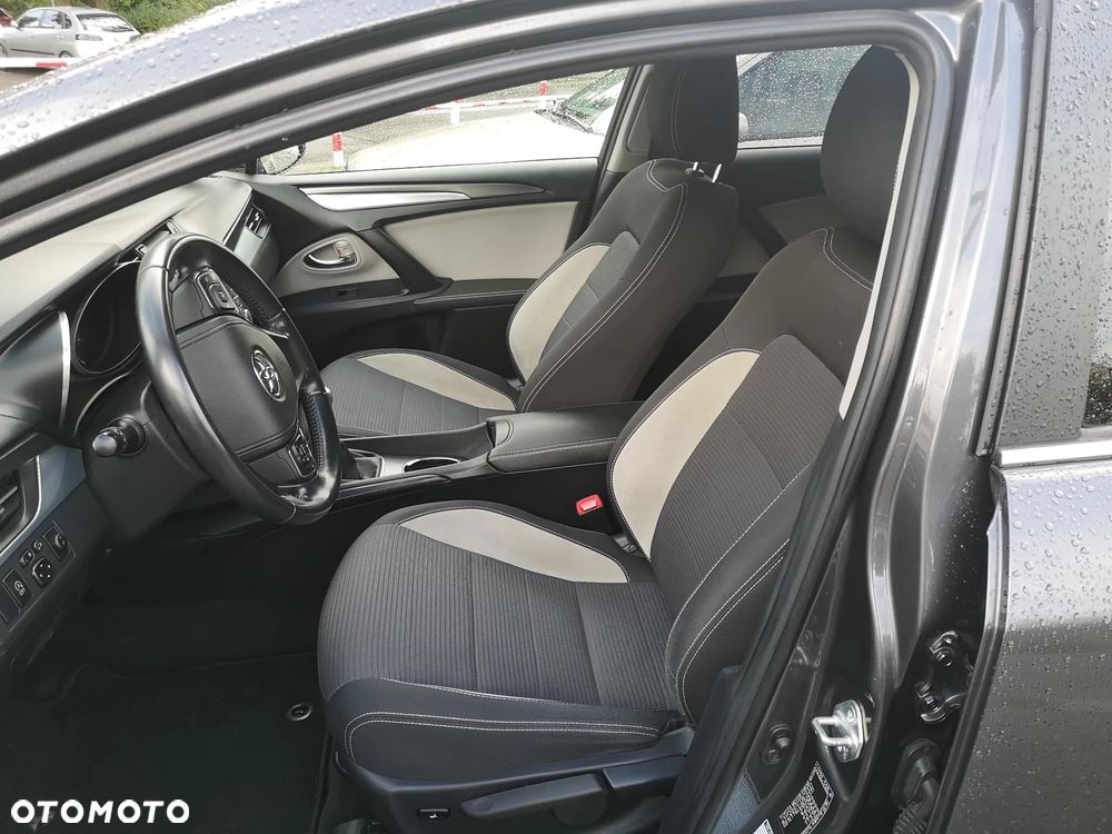Toyota Avensis 2.0 D-4D Premium - 12