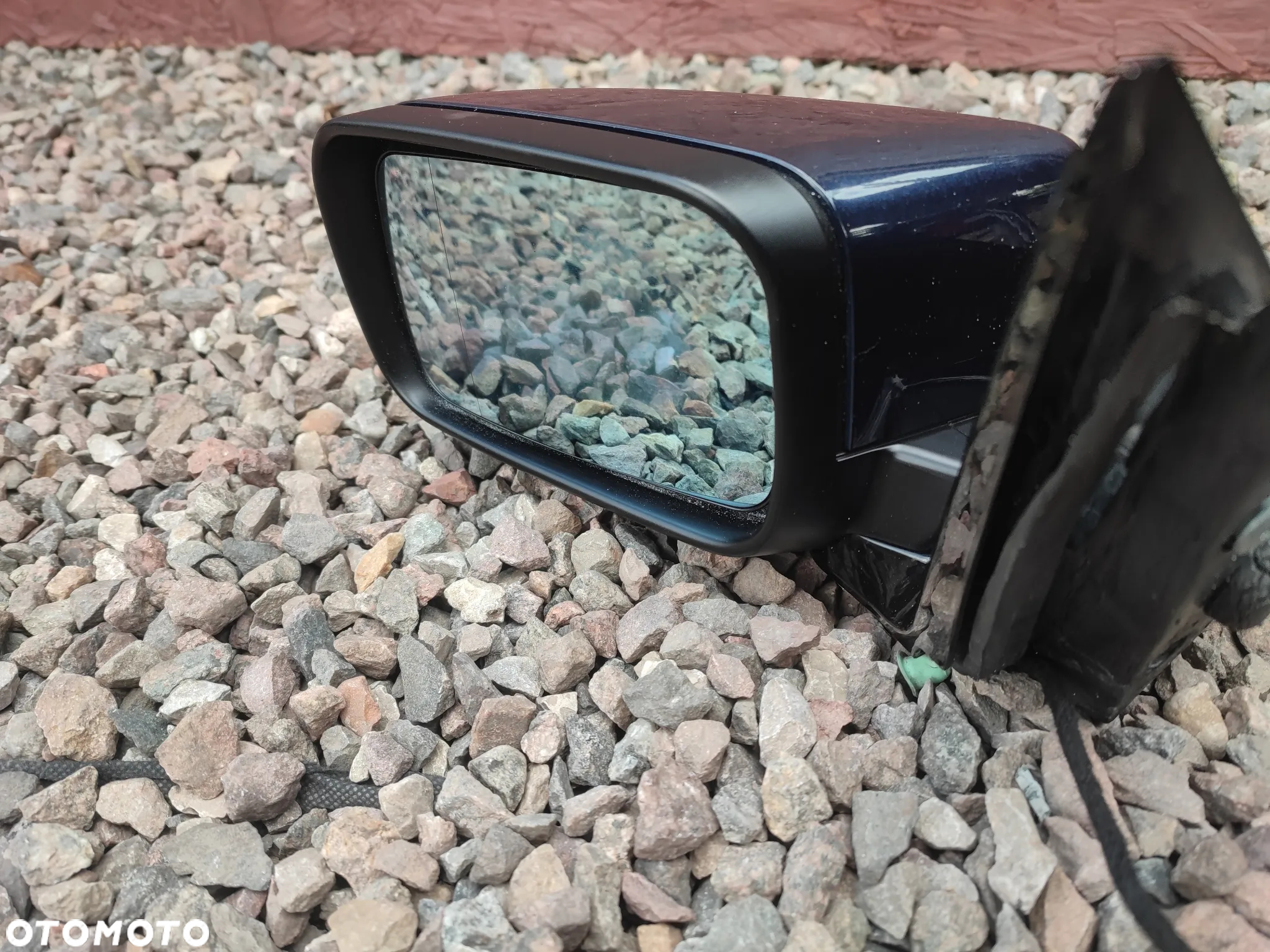BMW E46 SEDAN / TOURING ORYGINALNE LUSTERKO LEWE / PRAWE ZEWNĘTRZNE EUROPA Z WERSJI SCHADOW-LINE ( CZARNY GŁĘBOKI POŁYSK ) W KOLORZE ORIENTBLAU Metallic 317/5 NA KOSTKĘ 5 PIN O NR. 51 16 7 890 828 / 51 16 7 890 825 OEM W BARDZO DOBRYM STANIE - 16