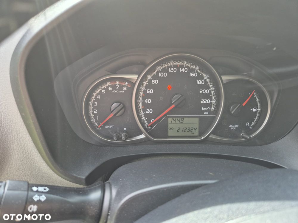 Toyota Yaris 1.0 Active EU6 - 13