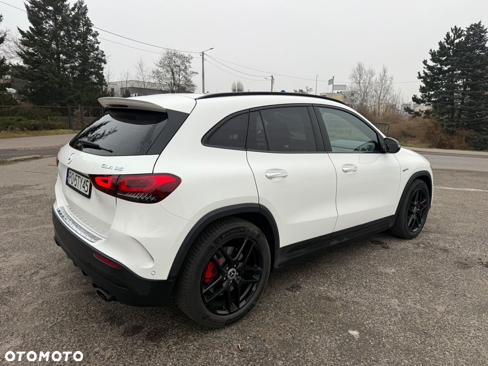 Mercedes-Benz GLA - 12