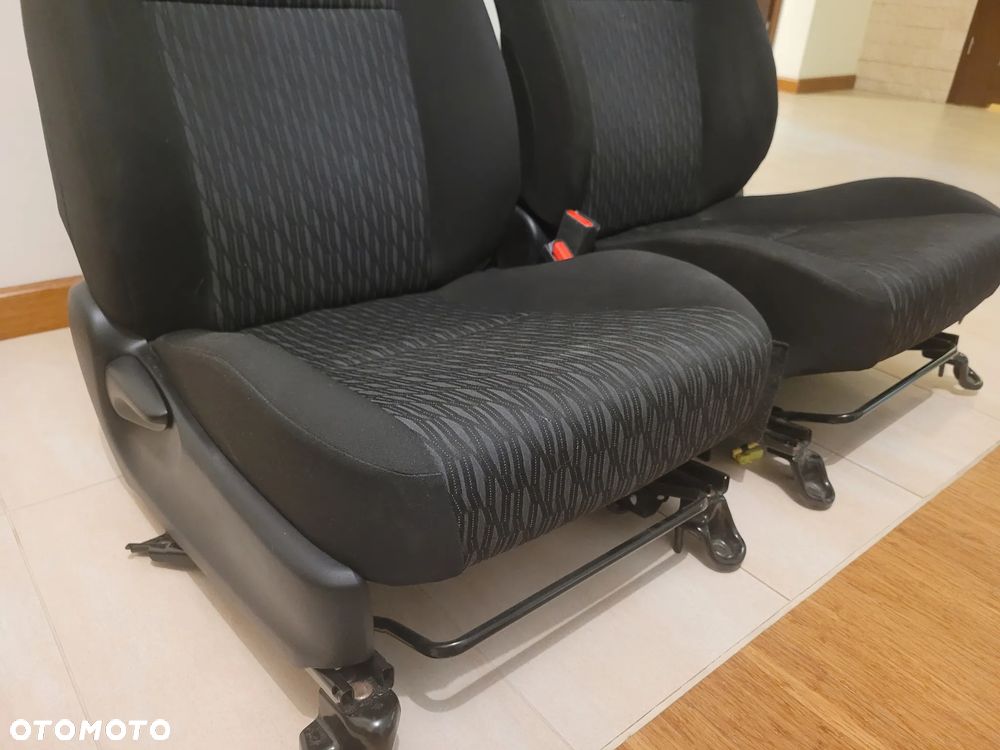 Fotel przednie, poduszki+ podgrzewania, jak nowe - 2