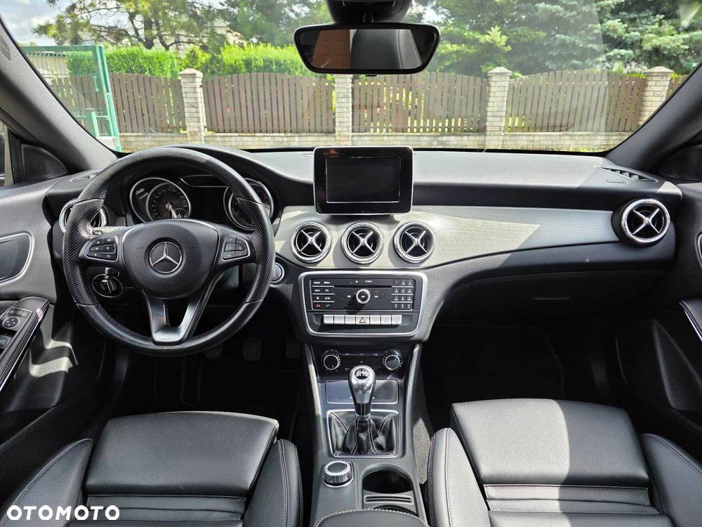 Mercedes-Benz CLA Shooting Brake 180 Urban - 5