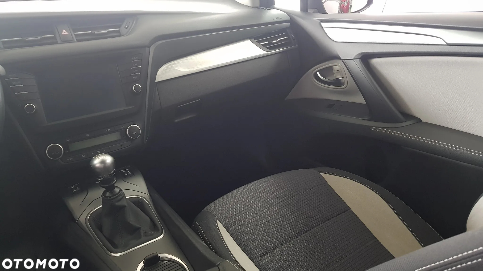 Toyota Avensis - 14
