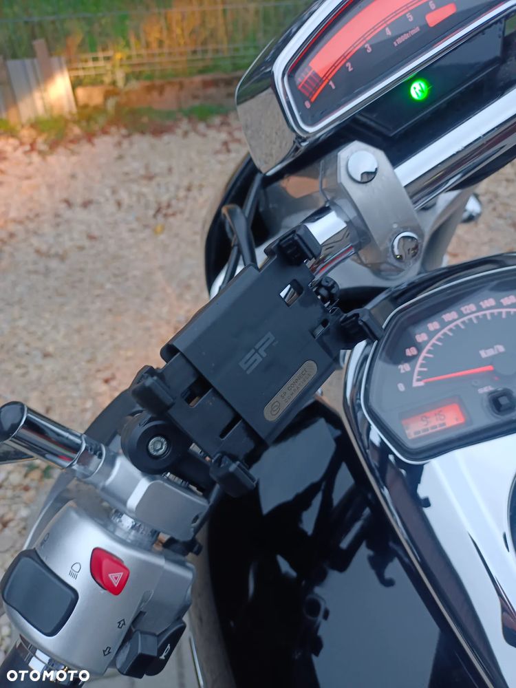 Suzuki Intruder - 14