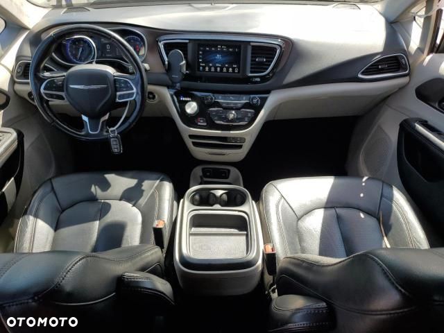 Chrysler Pacifica - 10