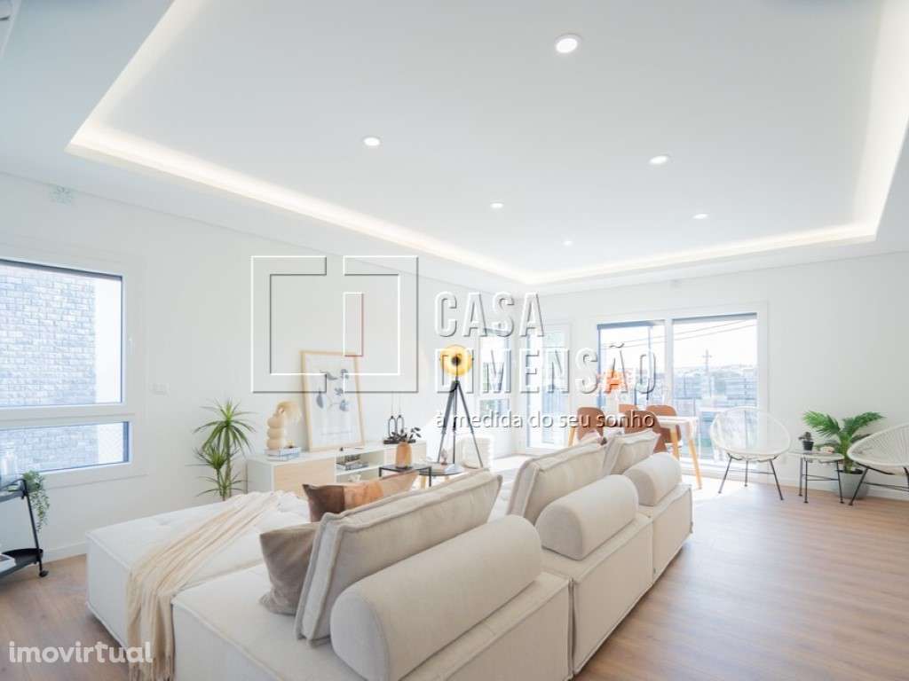 Moradia de tipologia T4+2 na melhor zona da Sobreda, com Piscina, G... - Grande imagem: 3/60