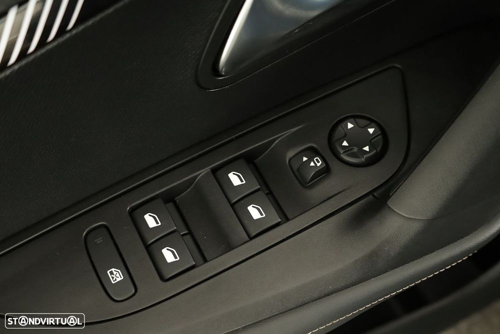 Peugeot 2008 1.2 PureTech Allure - 21