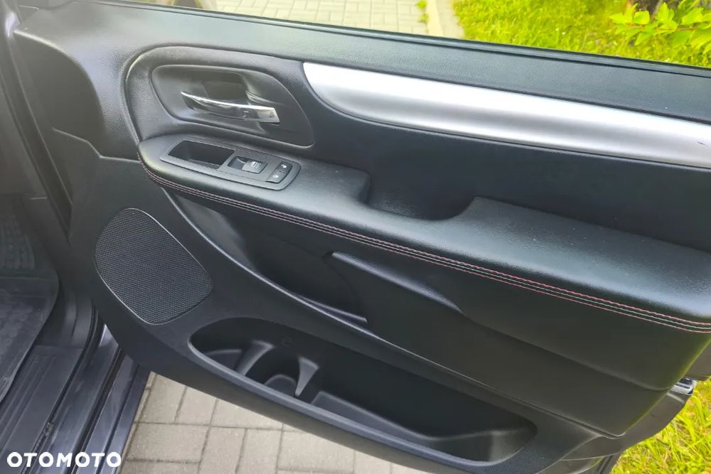 Dodge Grand Caravan 3.6 R/T - 18