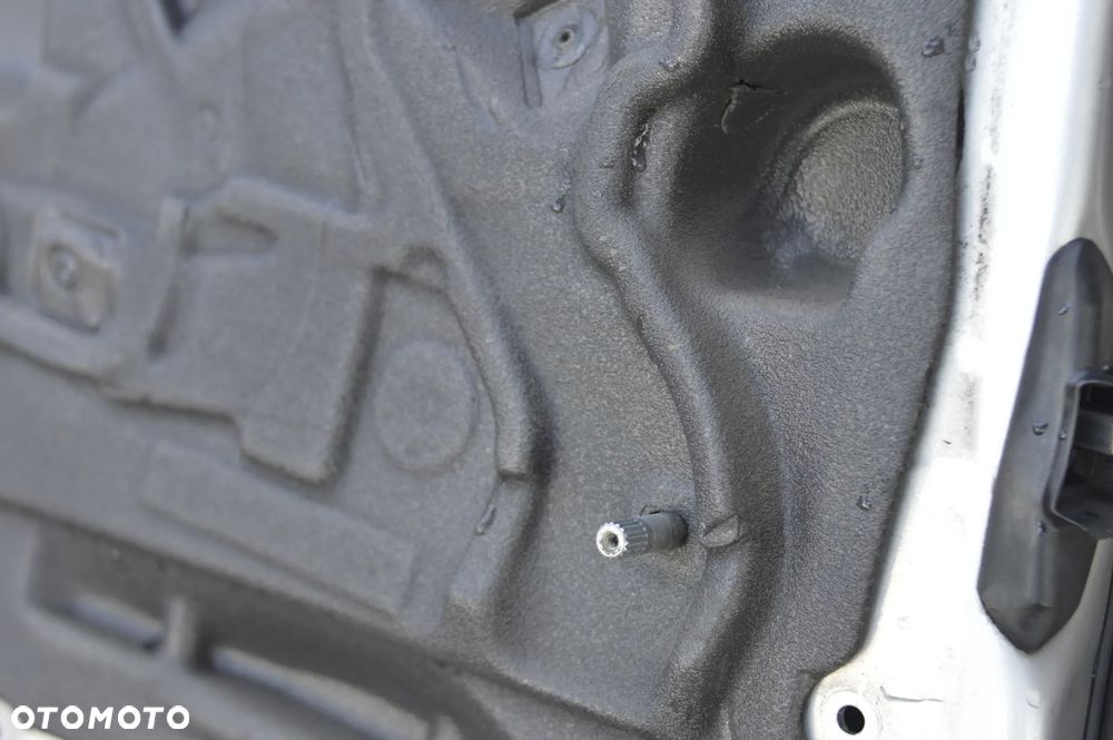 BMW E46 SEDAN ORYGINALNE KOMPLETNE DRZWI TYŁ LEWE / PRAWE W KOLORZE TITANSILBER 354/7 O NR.  41 52 7 034 153 / 41 52 8 240 075 /  41 52 7 034 154 / 41 52 8 240 076 OEM W DOBRYM STANIE - 23