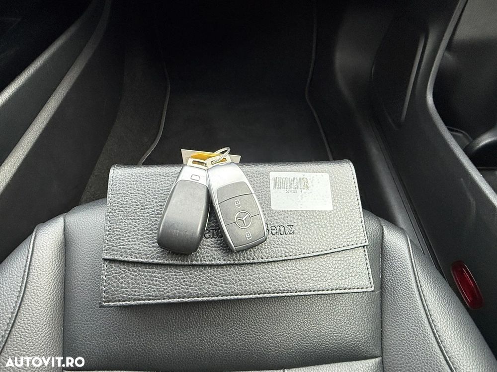 Mercedes-Benz CLA 200 - 35