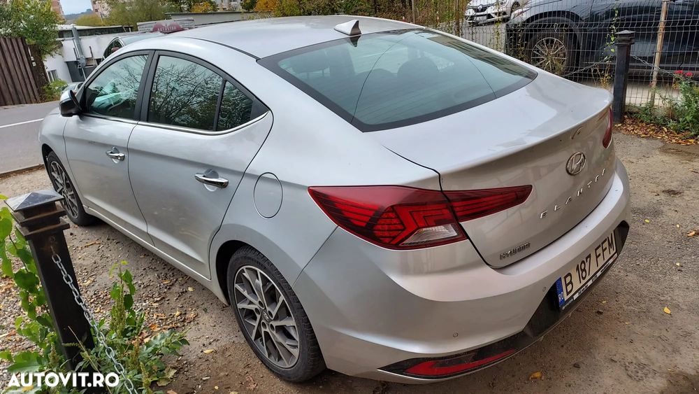 Hyundai Elantra - 6