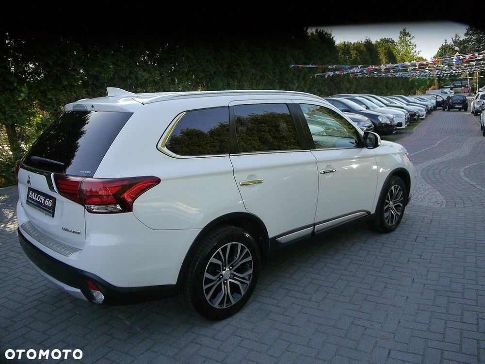 Mitsubishi Outlander 2.2 DI-D 4WD Automatik Diamant Edition+ - 12