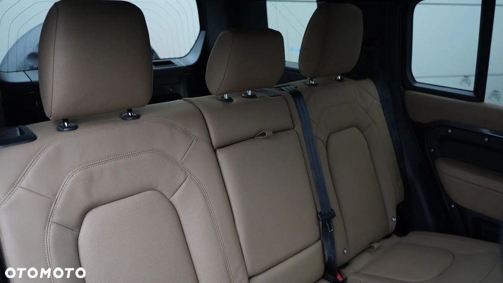 Land Rover Defender 3.0 D350 mHEV X-Dynamic HSE - 17