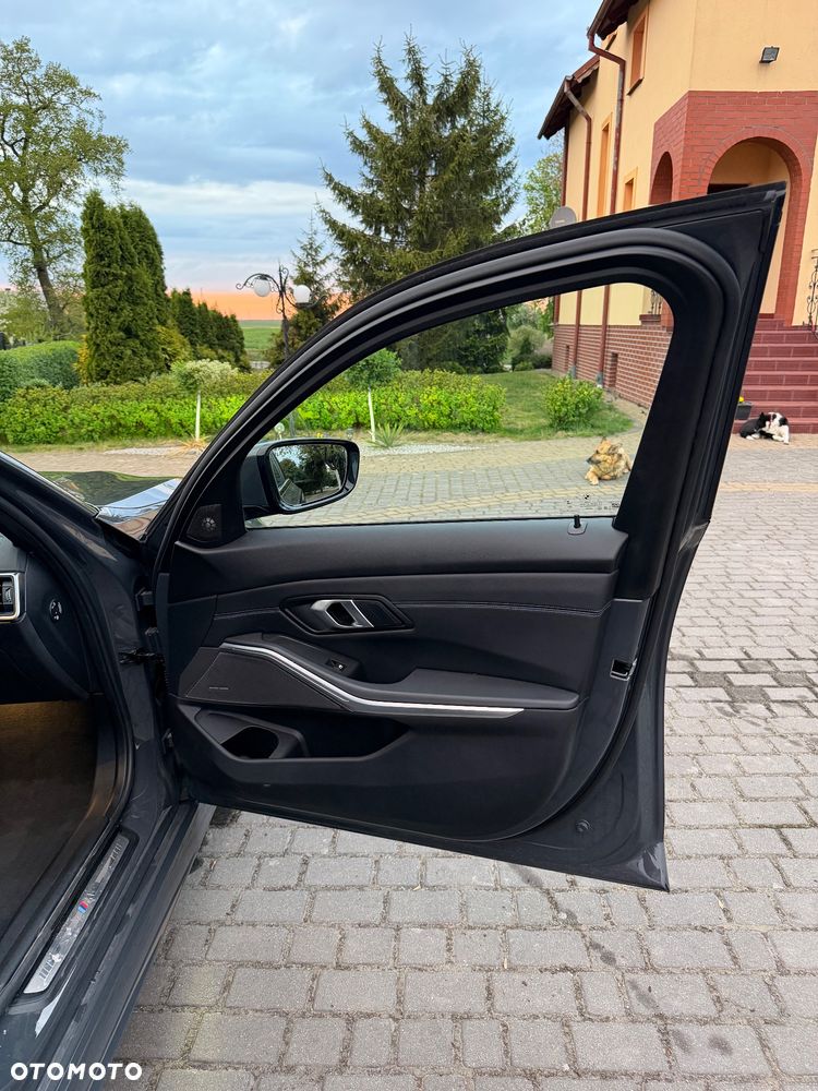 BMW Seria 3 320d xDrive MHEV M Sport sport - 13