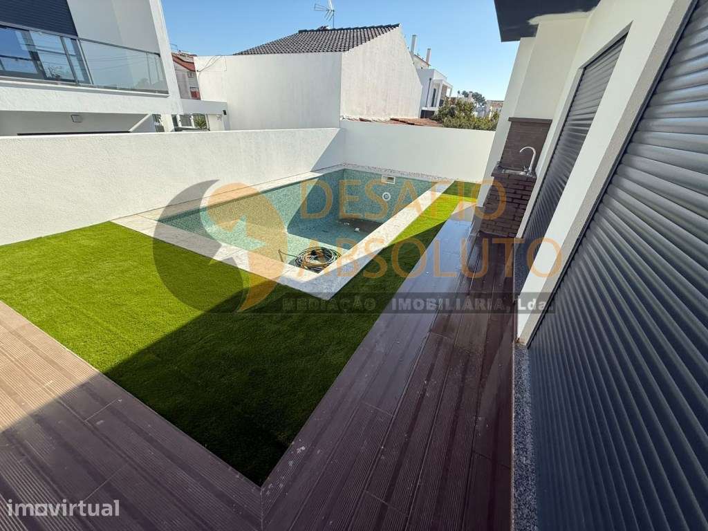 Moradia Isolada T4 (2 Suites) c/ Piscina e Jardim. Fernão Ferro - Grande imagem: 4/36