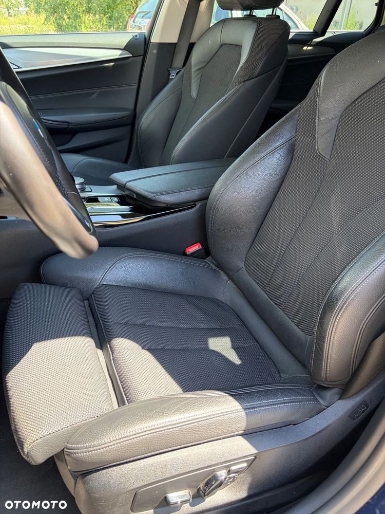 BMW Seria 5 520d xDrive mHEV - 11