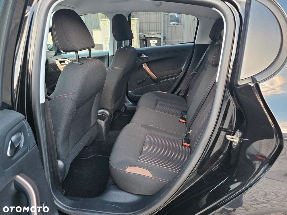 Peugeot 208 82 VTI Style - 12