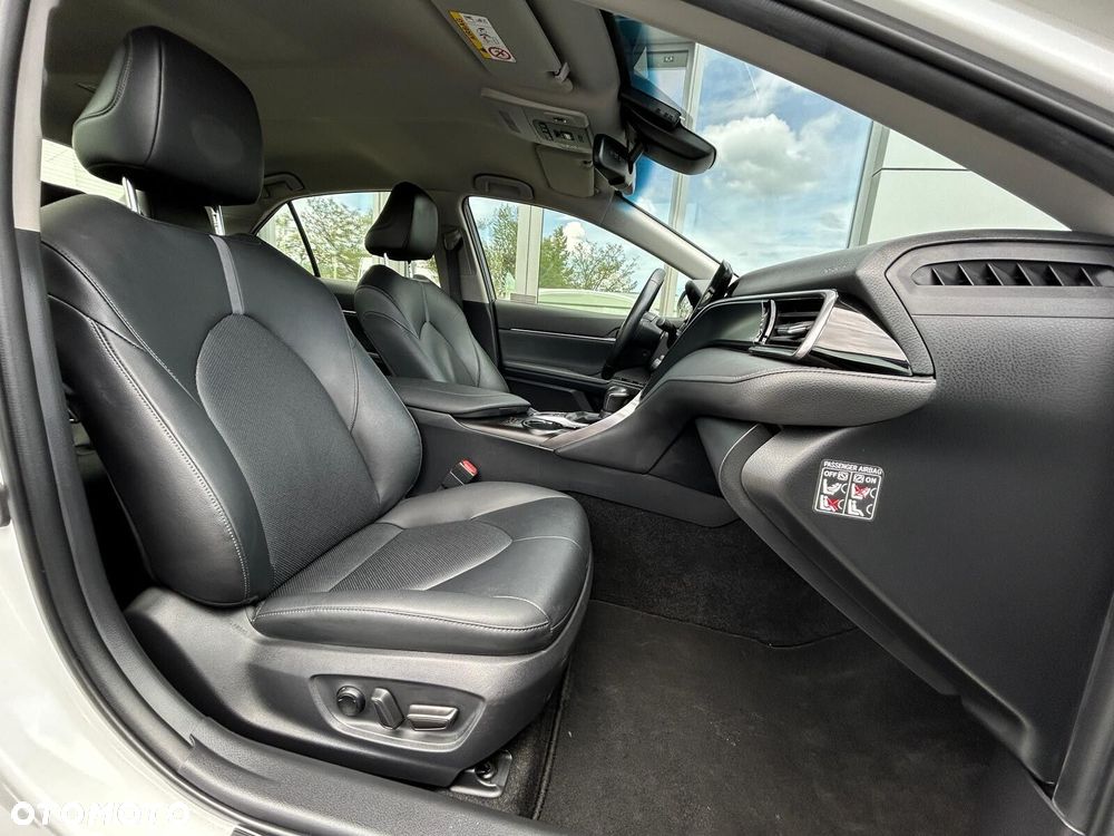 Toyota Camry 2.5 Hybrid Comfort CVT - 17