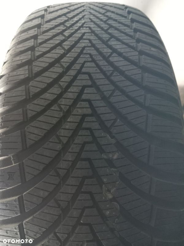 215/50R18 Kumho Solus 4S HA32