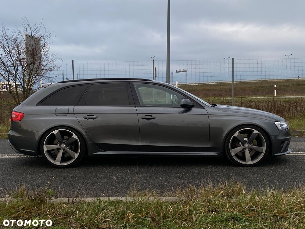 Audi RS4 Avant Standard - 4