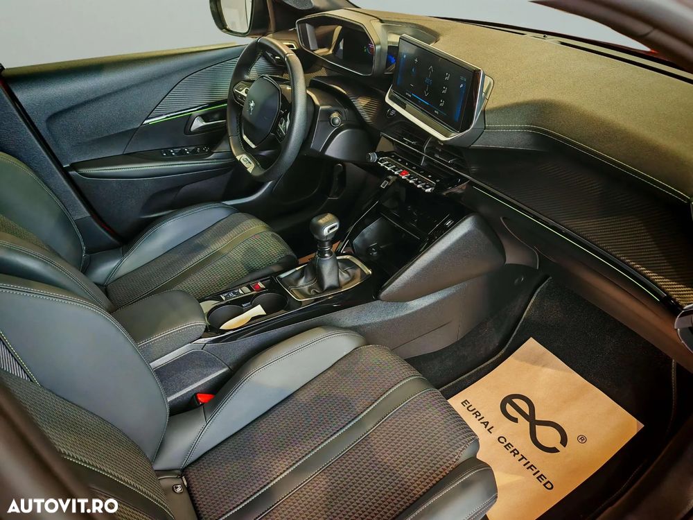 Peugeot 208 1.2 L PureTech STT GT - 12