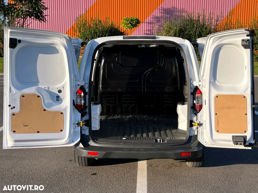 Ford Courier Van - 11