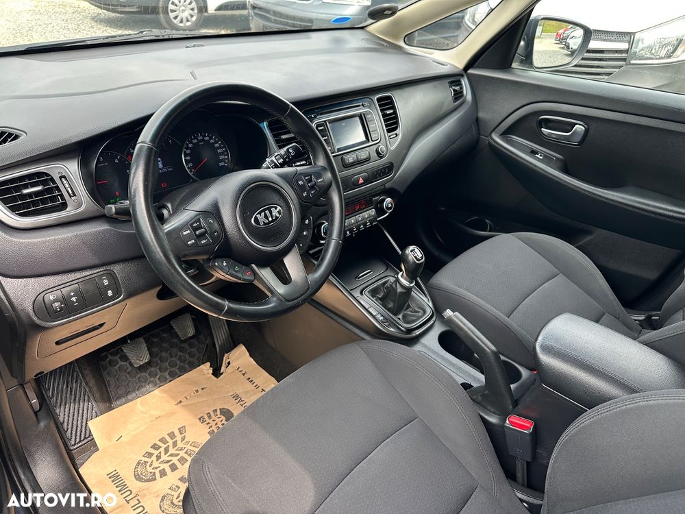 Kia Carens - 25