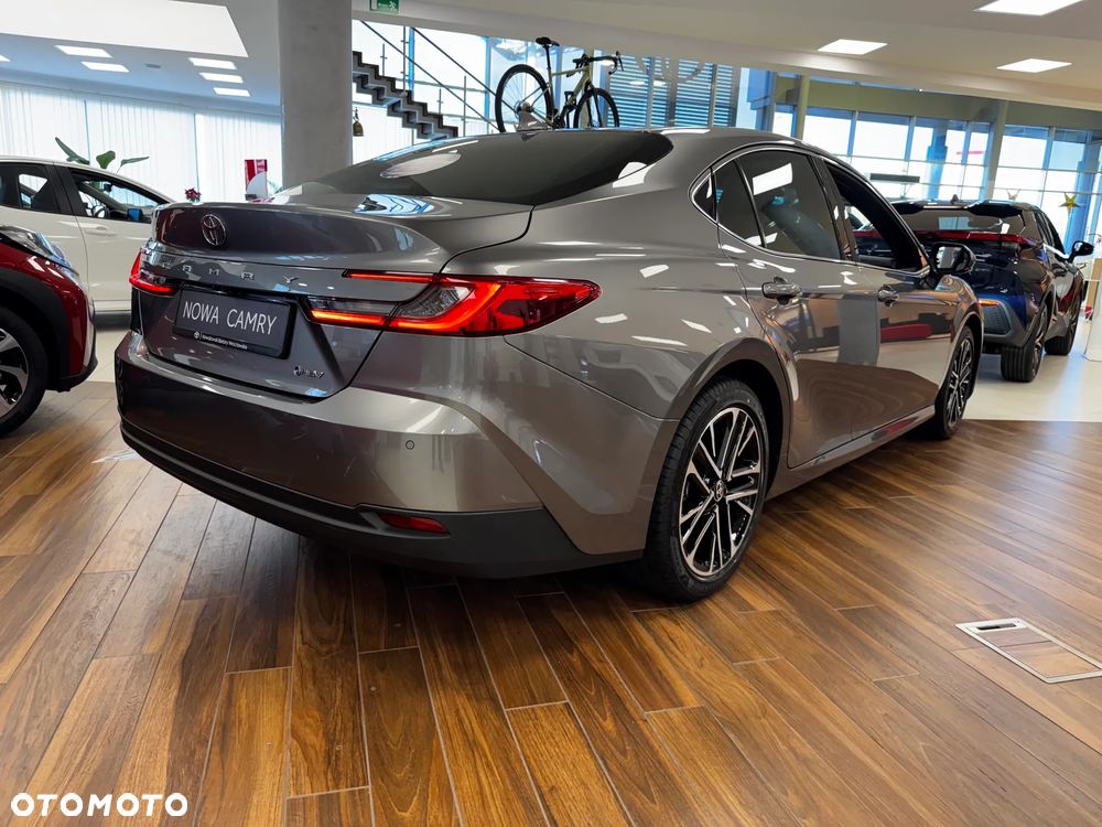 Toyota Camry 2.5 Hybrid Dynamic Force Executive e-CVT - 3