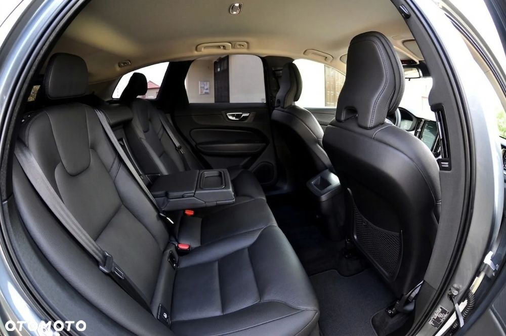 Volvo XC 60 D4 AWD Momentum - 24