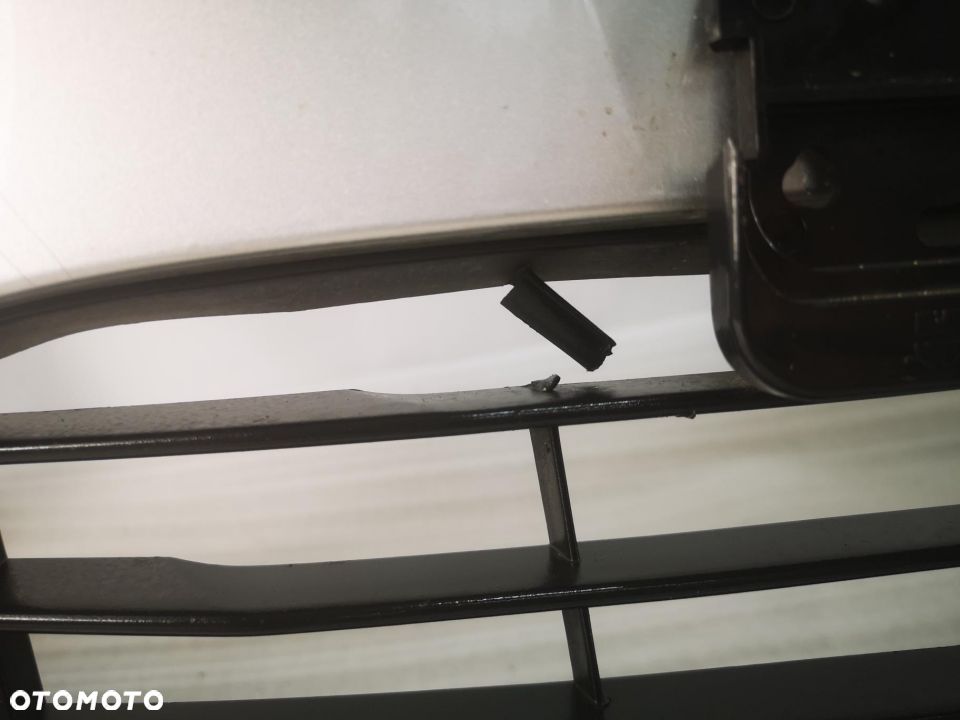 FORD FIESTA MK8 17- SREBRNY ZDERZAK PRZEDNI PRZÓD NR AUKCJI NZ580 - 17