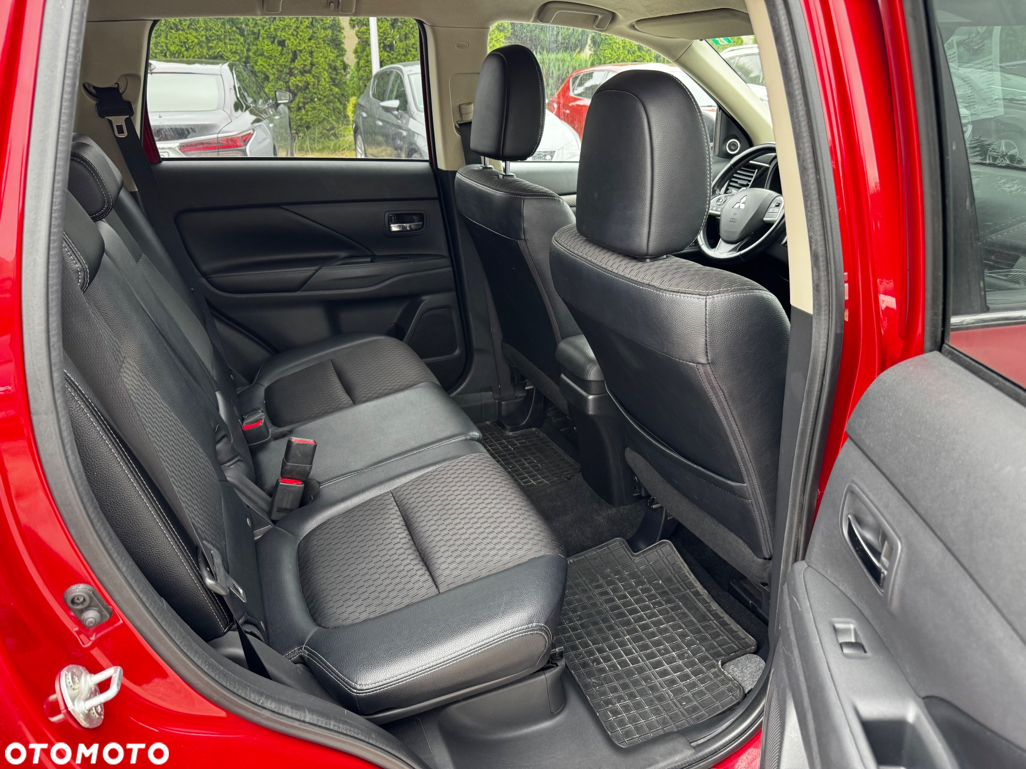 Mitsubishi Outlander 2.0 Instyle + 4WD CVT - 33