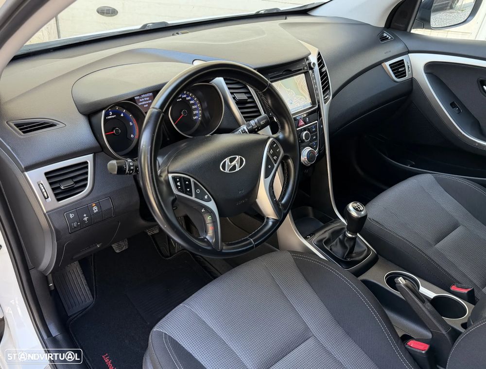 Hyundai i30 SW 1.6 CRDi Comfort+Navi - 14