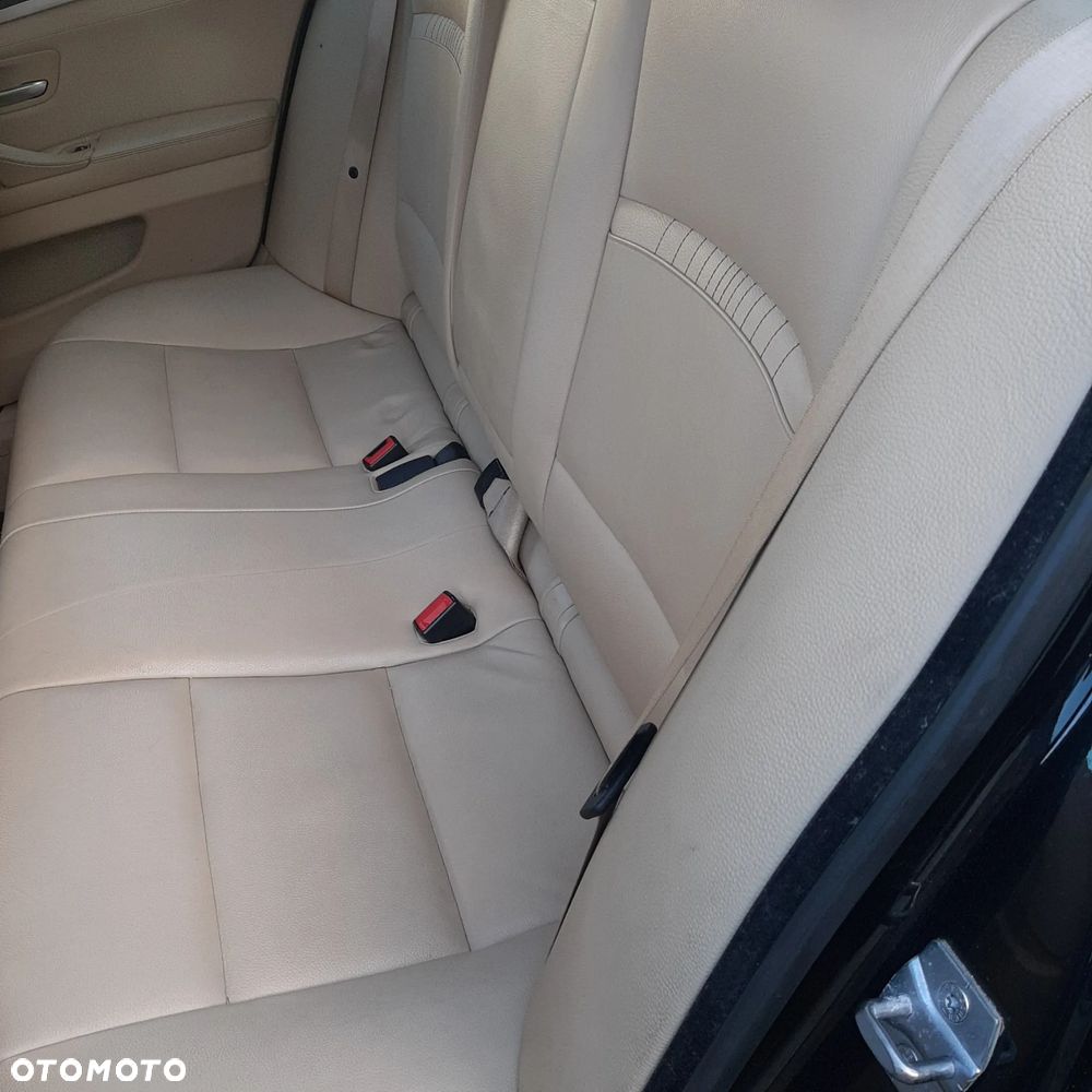 BMW Seria 5 528i xDrive - 26