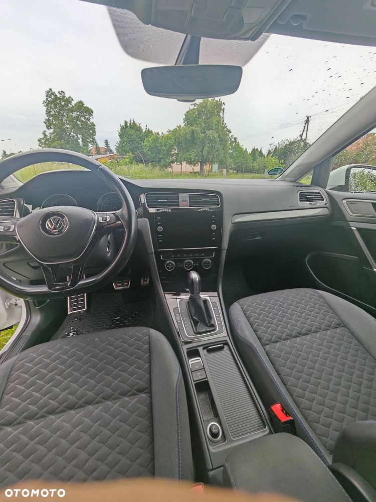Volkswagen Golf - 23