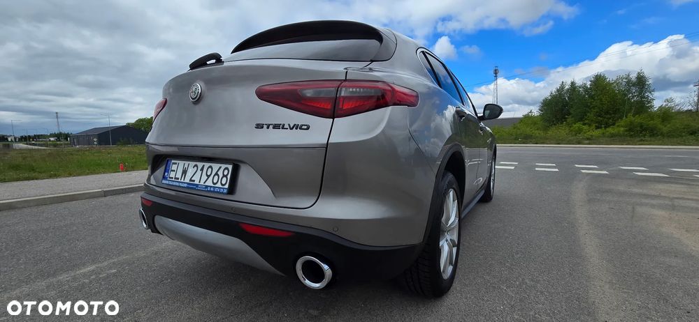 Alfa Romeo Stelvio 2.0 Turbo 16V AT8-Q4 Veloce Ti - 14