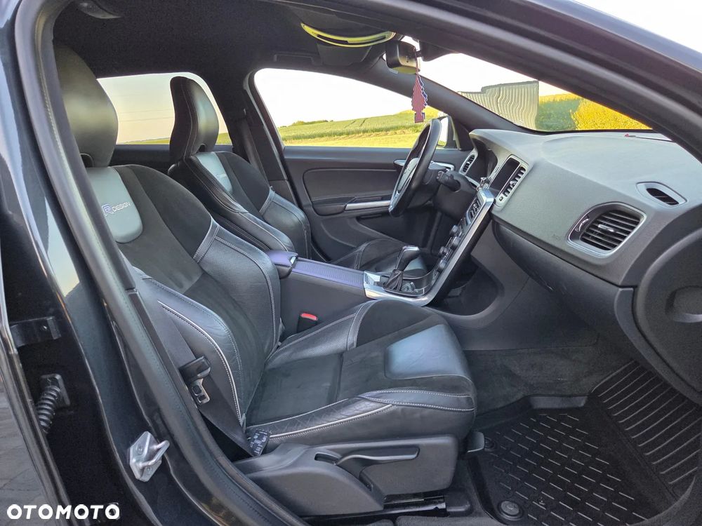 Volvo V60 D4 Drive-E R-Design Summum - 24