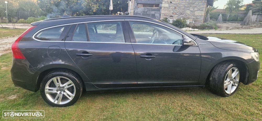 Volvo V60 2.4 D6 Momentum AWD Phev - 14