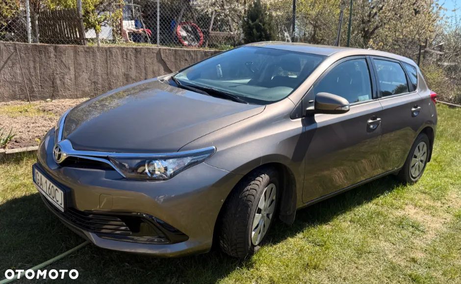 Toyota Auris - 1