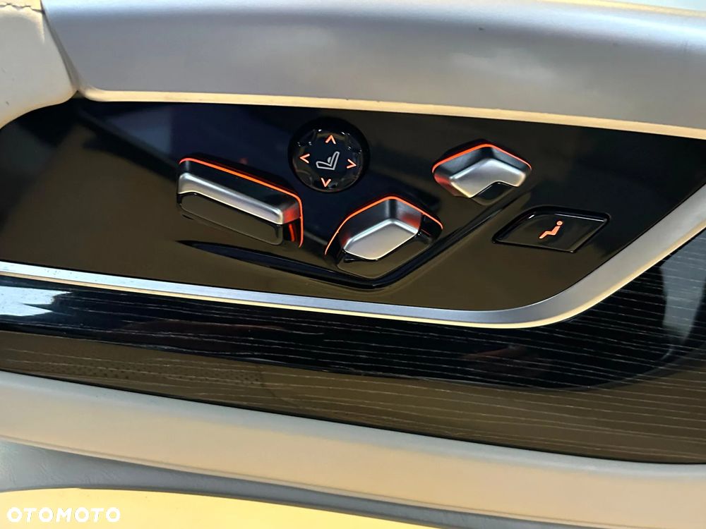 BMW Seria 7 750i - 34