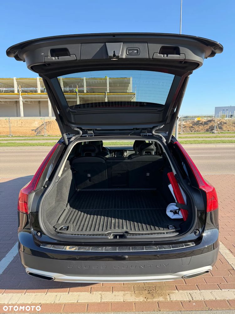 Volvo V90 Cross Country - 11