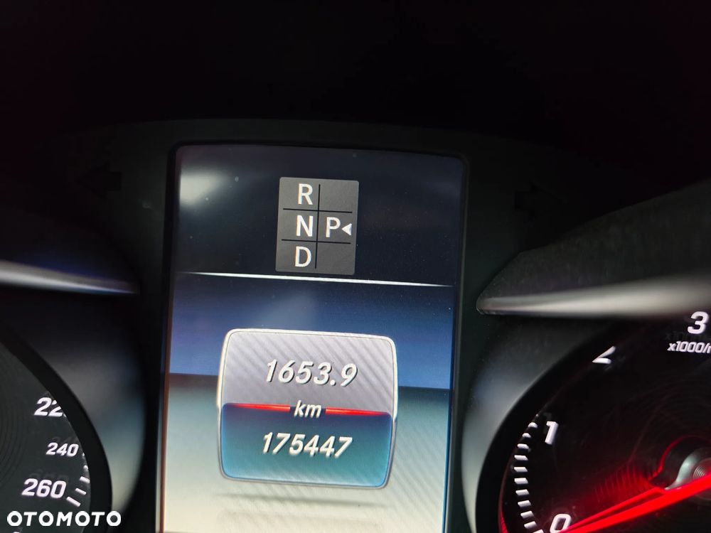 Mercedes-Benz GLC 250 d 4Matic 9G-TRONIC AMG Line - 29