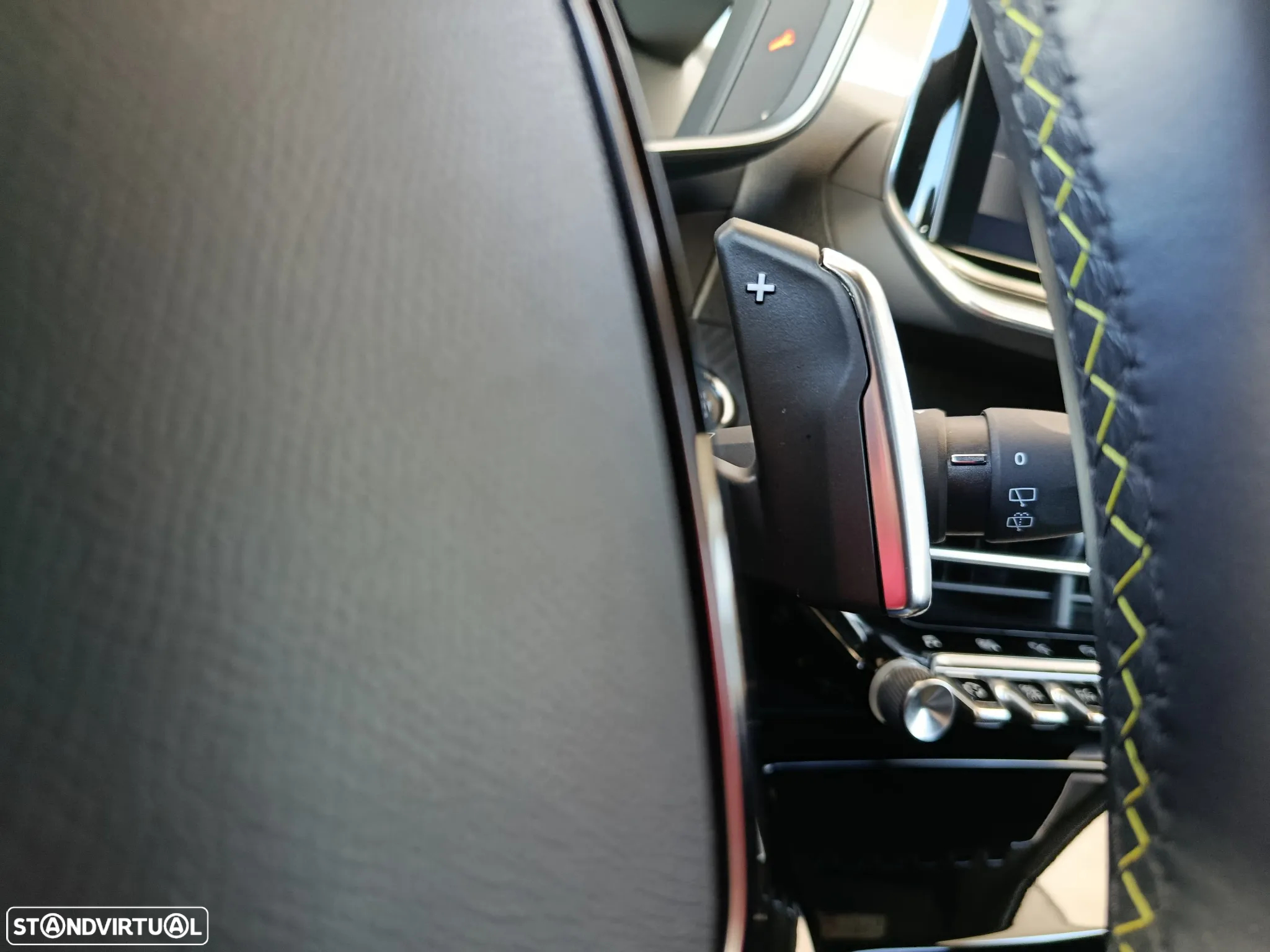 Peugeot 2008 PureTech 130 EAT8 GT - 11