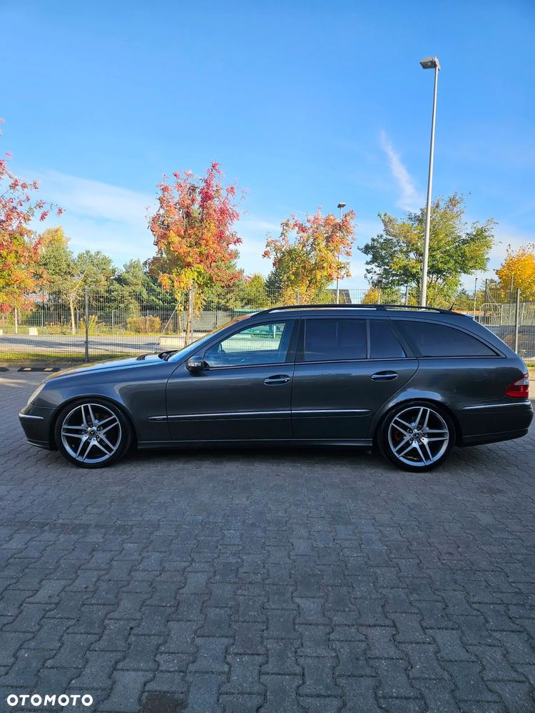 Mercedes-Benz E-Class 2003 photo 2