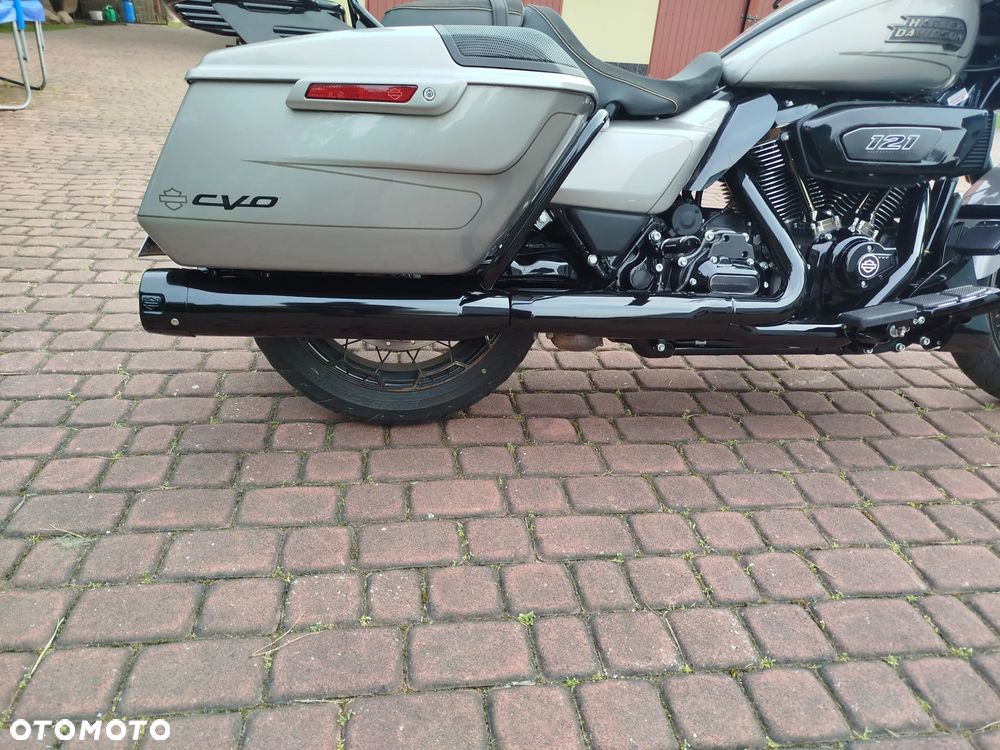 Harley-Davidson Touring Street Glide - 11